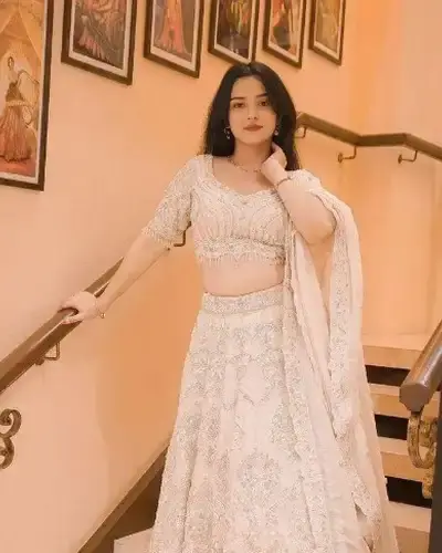 Escort Wadwani